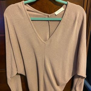 Jolie V-cut long sleeve top, women’s size Small